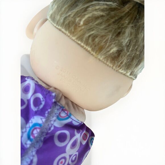 2011 CABBAGE PATCH KID DOLL JP-05KB CPK Blonde Hair Blue Eyes Rare Jakks OAA - Picture 4 of 4